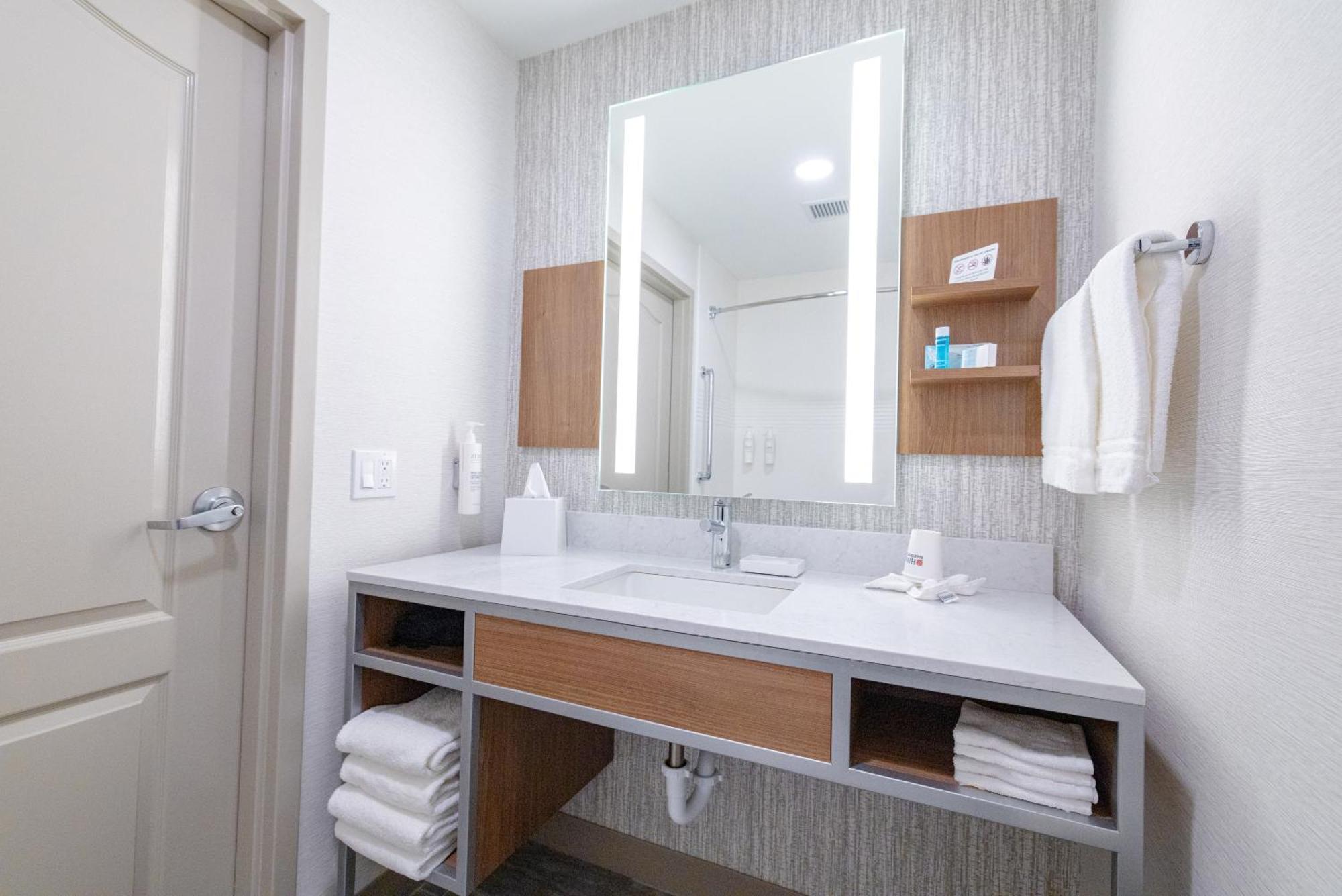 Hilton Garden Inn Lakewood Eksteriør bilde